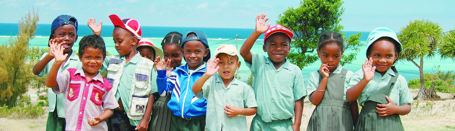 kids-on-way-to-school-rodrigues-island